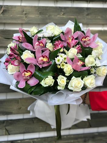 Букет цветов из: Розы и Хризантемы в Лискинском