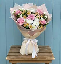 Букет цветов из:  Гвоздики, Орхидеи и Розы в Лискинском