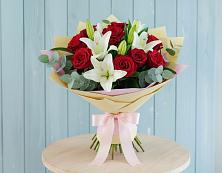 Букет цветов из:  Лилии и Розы в Лискинском