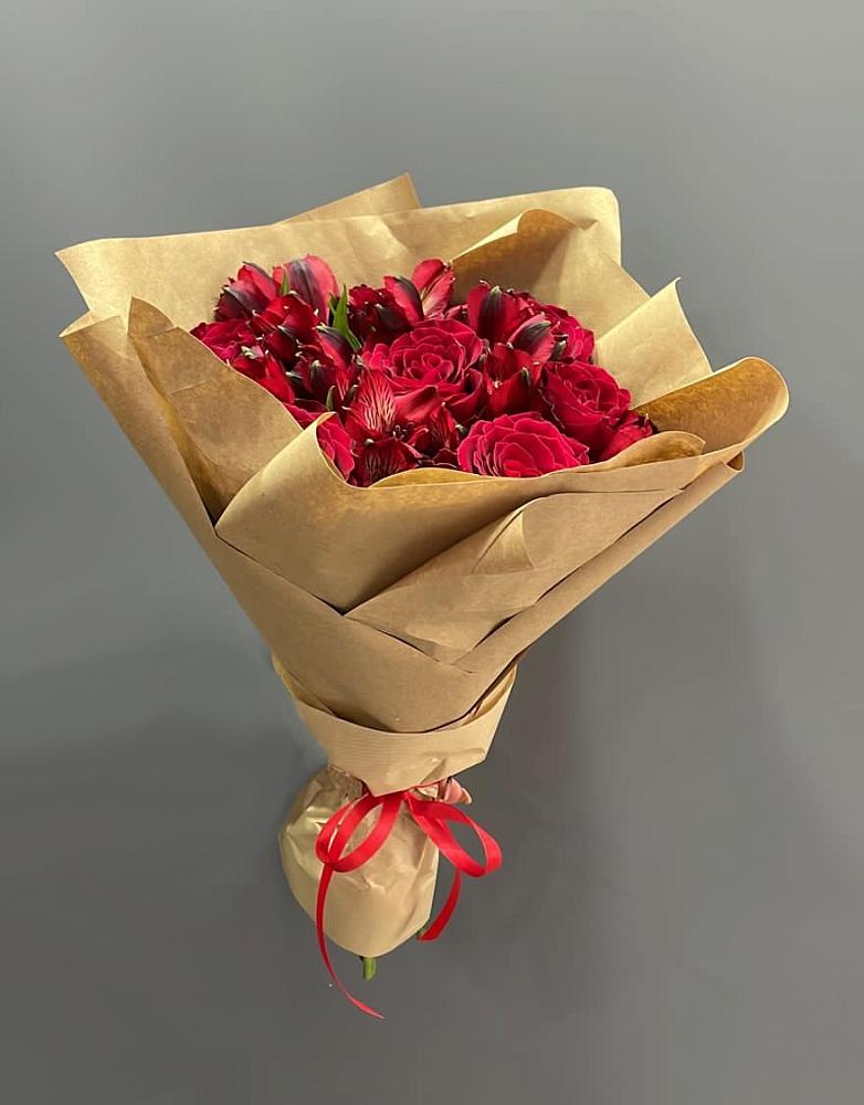 Букет цветов из: Альстромерии и Розы в Лискинском