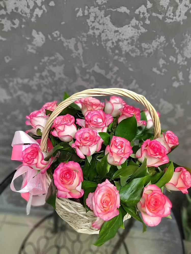 Цветочная композиция из Розы в корзине в Лискинском