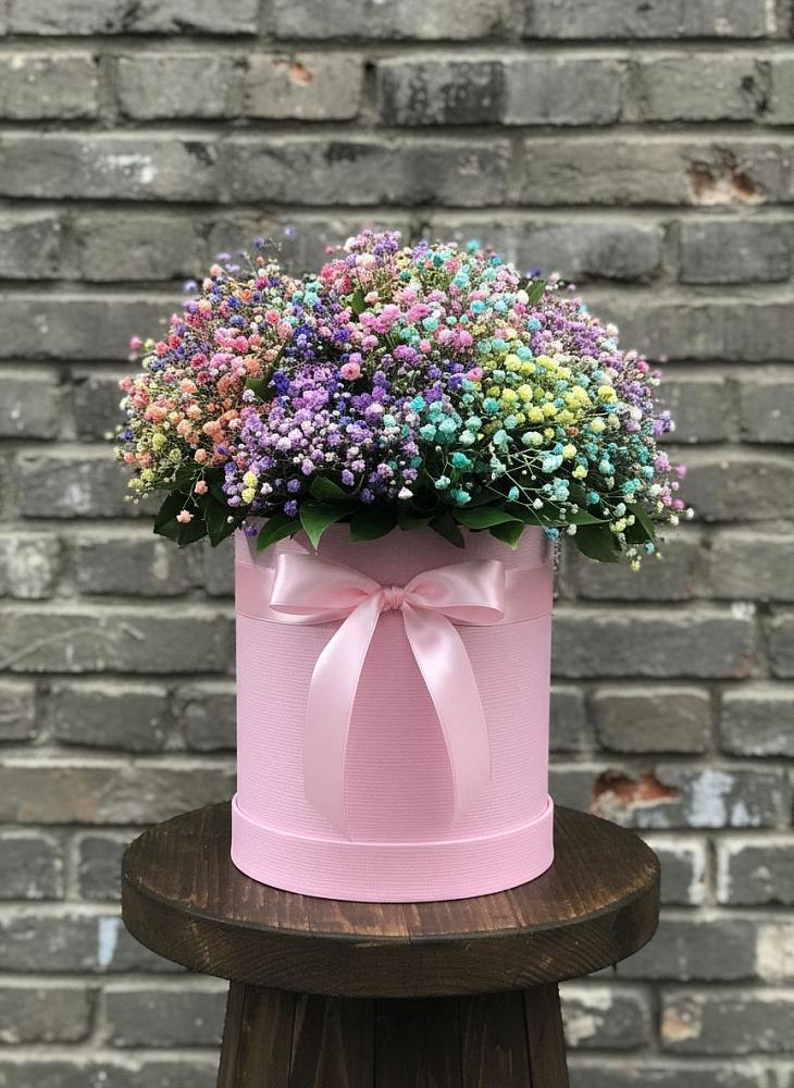 Цветочная композиция из Гипсофила и Розы в шляпной коробке в Лискинском