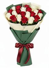 Букет Микс из красных и белых роз в Лискинском