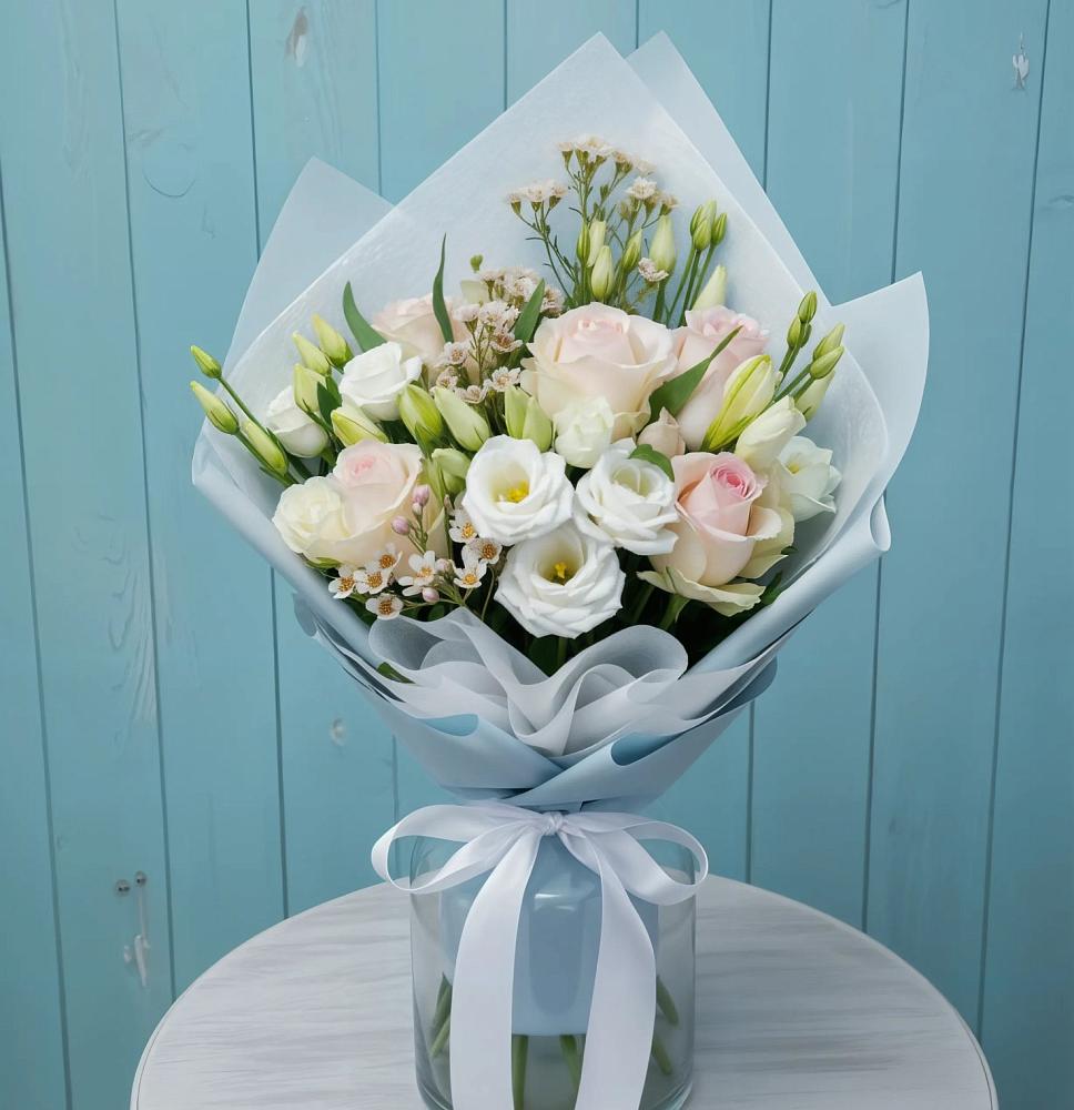 Букет цветов из: Розы и Лизиантусы в Лискинском