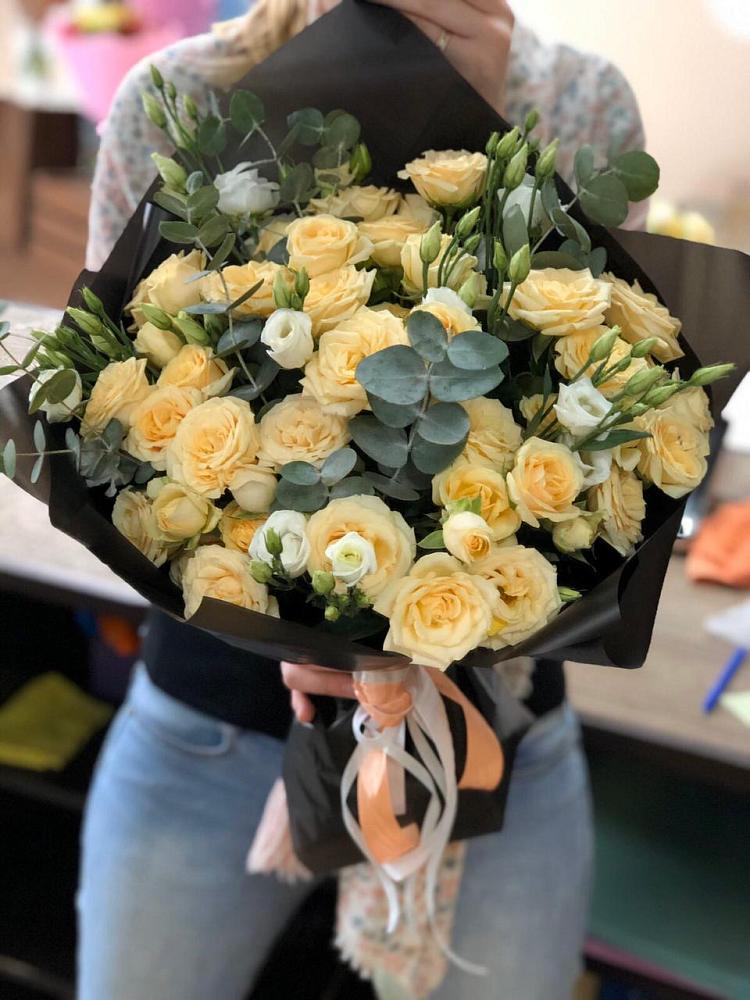 Букет цветов из: Розы и Лизиантусы в Лискинском