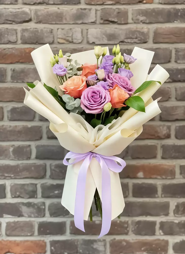 Букет цветов из: Лизиантусы и Розы в Лискинском