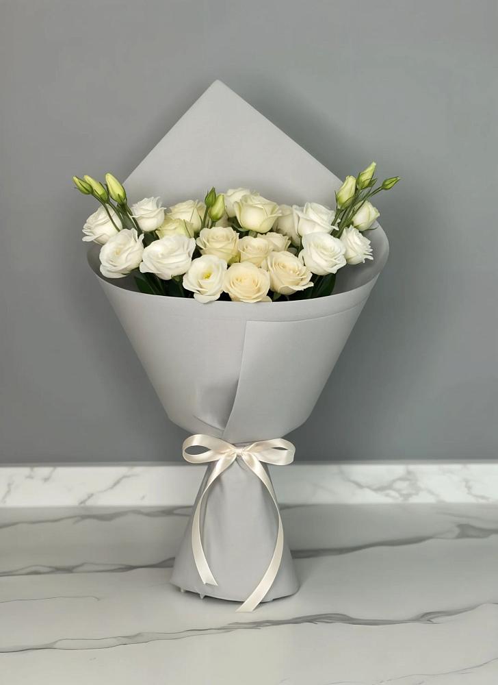 Букет цветов из: Розы и Лизиантусы в Лискинском