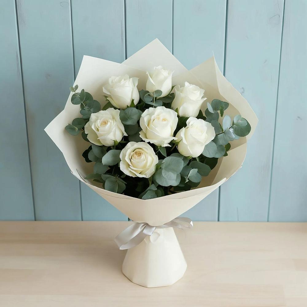 Букет Белые розы в Эвкалипте в Лискинском