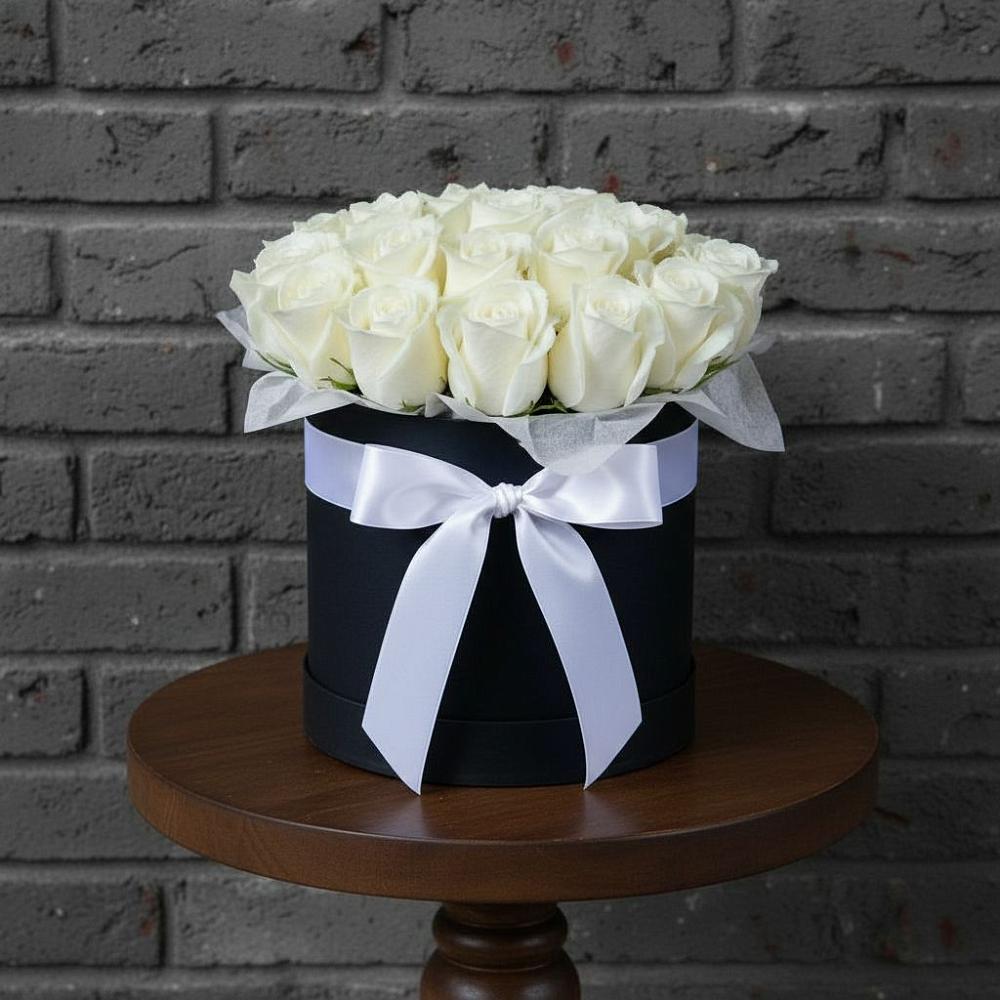 Цветочная композиция из Розы в шляпной коробке в Лискинском