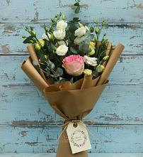 Букет цветов из:  Розы и Лизиантусы в Лискинском