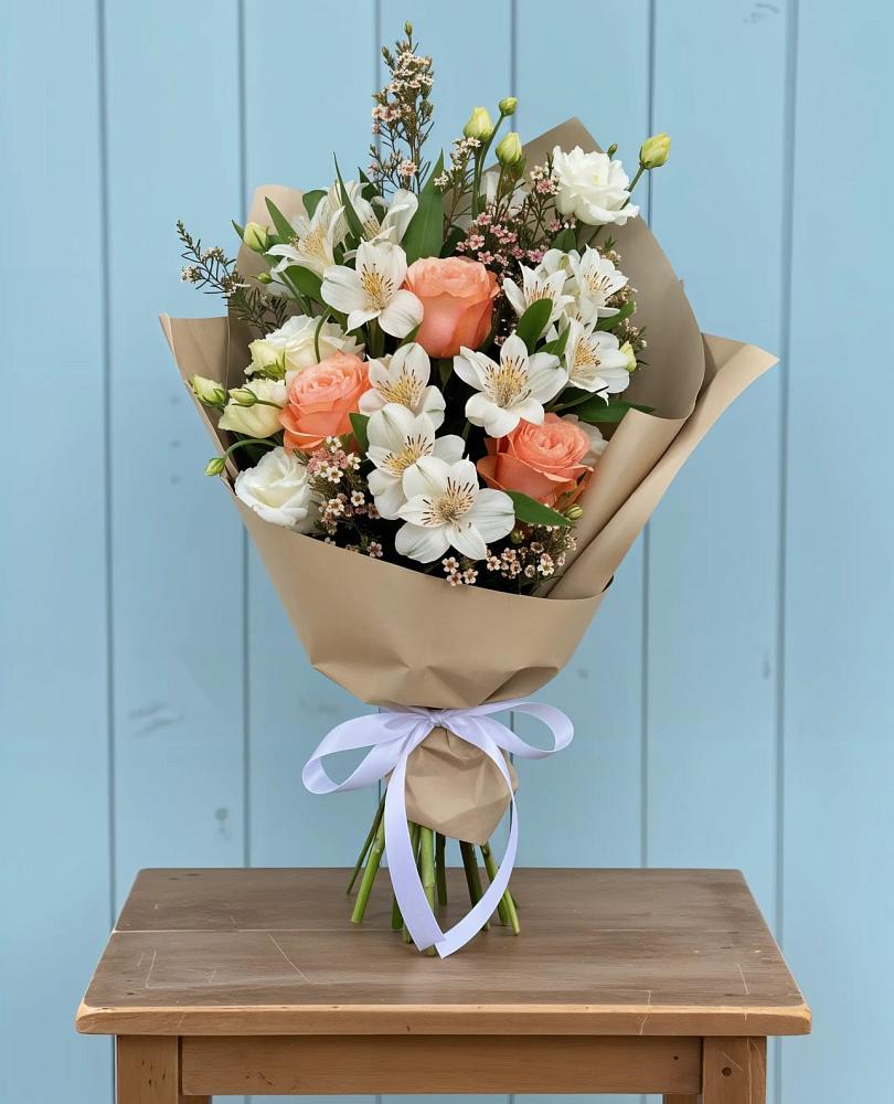 Букет цветов из: Альстромерии, Лизиантусы, Розы и Хризантемы в Лискинском