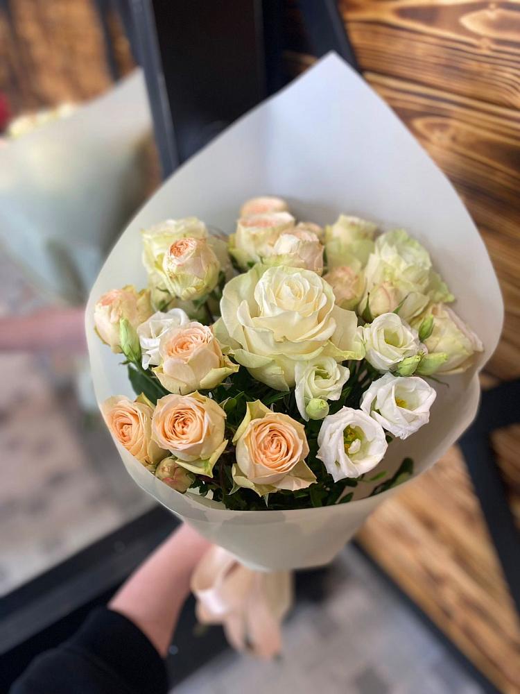 Букет цветов из: Розы и Лизиантусы в Лискинском