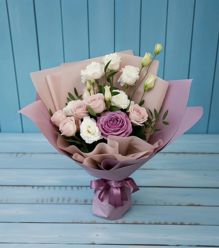 Букет цветов из: Розы и Лизиантусы в Лискинском